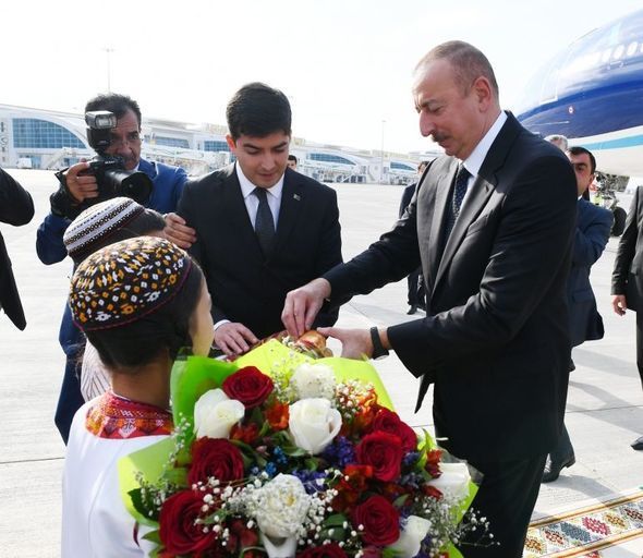İlham Əliyev Türkmənistana işgüzar səfərə gedib - FOTO