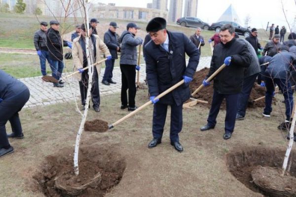 Nur-Sultanda Azərbaycan diplomatik xidmətinin 100 illiyi ilə bağlı xiyaban açılıb