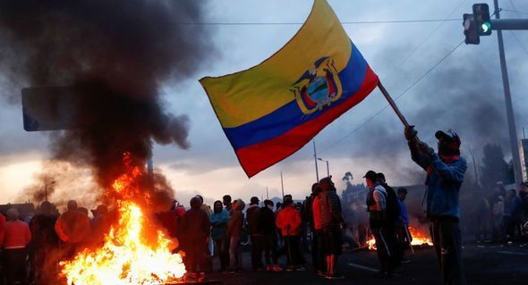Ekvadorda çaxnaşma: 10 nəfər öldü, 8 nəfər gözünü itirdi - FOTO