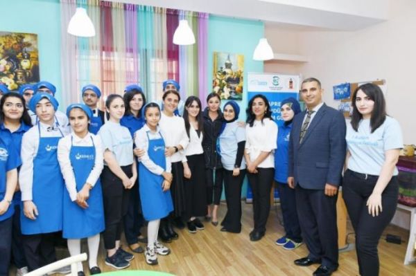 Mehriban Əliyeva Bakıdakı Autizm sindromlu uşaqlar üçün reabilitasiya Mərkəzində olub