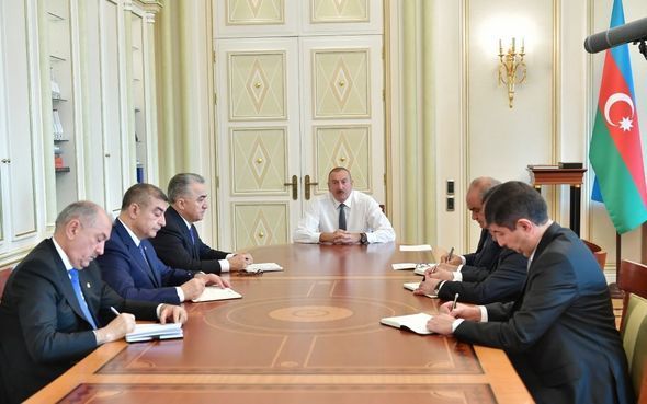 İlham Əliyev yeni təyin olunmuş icra başçıları ilə görüşdü - FOTO