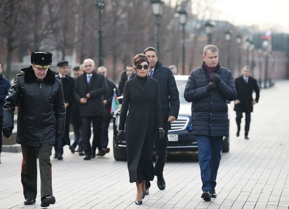Mehriban Əliyeva Moskvada naməlum əsgərin məzarını ziyarət edib - FOTO