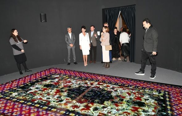 Birinci vitse-prezident 8-ci Moskva Beynəlxalq Müasir İncəsənət Bienallesi ilə tanış olub - FOTO