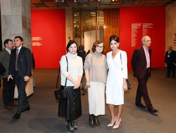 Birinci vitse-prezident 8-ci Moskva Beynəlxalq Müasir İncəsənət Bienallesi ilə tanış olub - FOTO
