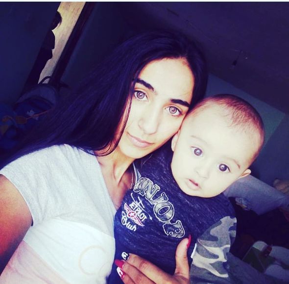 Azərbaycanda dəhşətli qətl: Qardaş qəbiristanlıqda bacısının başını kəsdi - FOTO