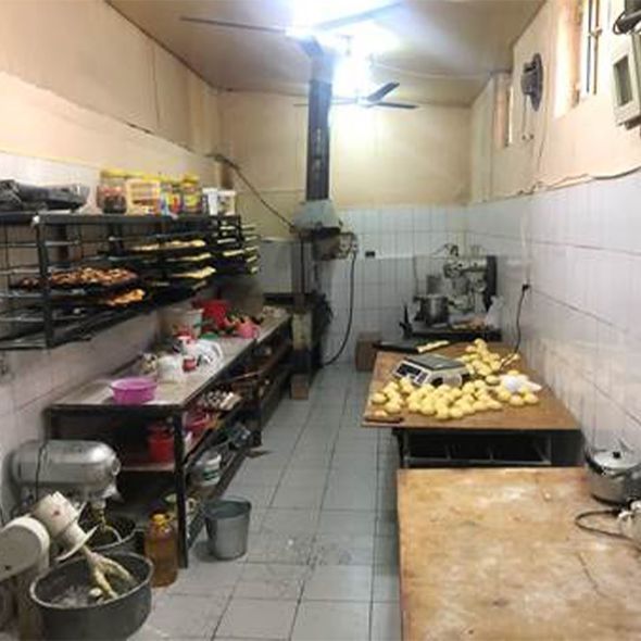 Bakıda un məmulatlarının istehsalı müəssisəsində iyrənc mənzərə - FOTO