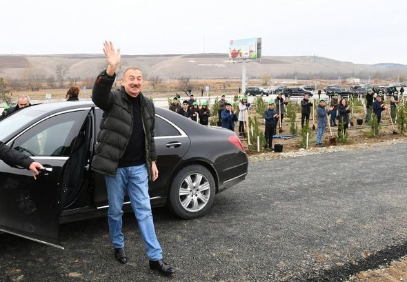 Prezident İlham Əliyev və Mehriban Əliyeva Şamaxıda ağacəkmə aksiyasında iştirak ediblər