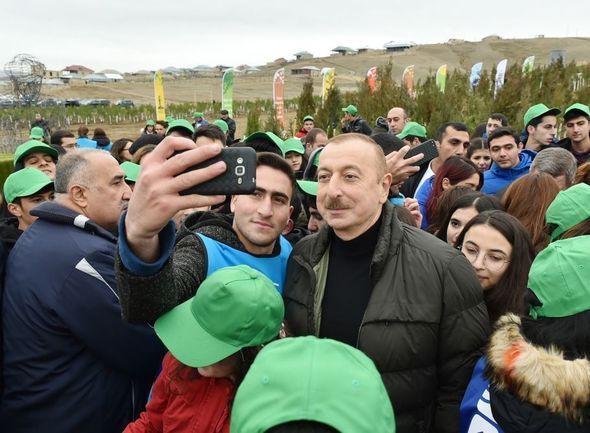 Prezident İlham Əliyev və Mehriban Əliyeva Şamaxıda ağacəkmə aksiyasında iştirak ediblər