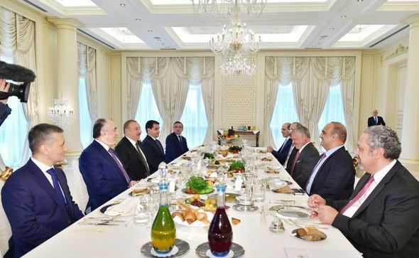 İlham Əliyev İordaniya Kralı II Abdullah ilə işçi nahar edib - FOTO