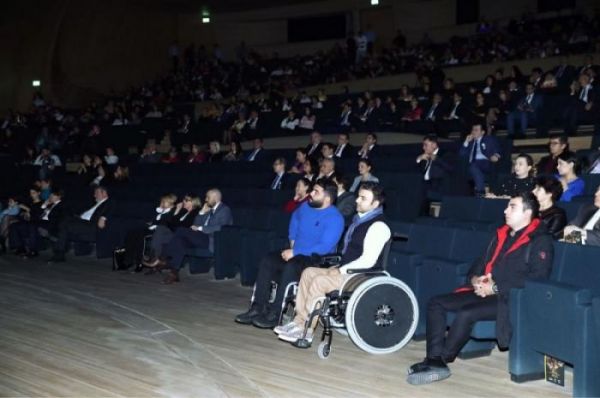 Prezidentin yeni köməkçisi qala gecəsində — FOTOLAR