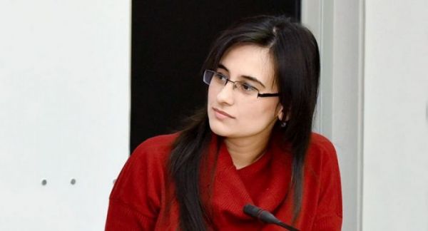 Jurnalistlərə əlçatan olmayan mətbuat katibləri: məmurlaşanlar, tənqidə dözümsüzlər, qaçıb gizlənənlər…