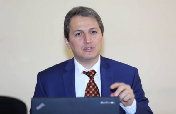 Jurnalistlərə əlçatan olmayan mətbuat katibləri: məmurlaşanlar, tənqidə dözümsüzlər, qaçıb gizlənənlər…