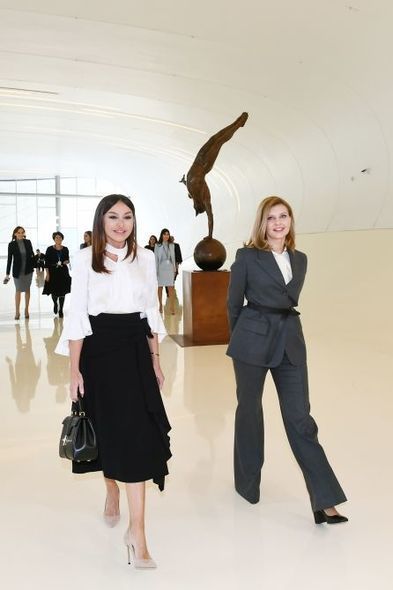 Yelena Zelenskaya Heydər Əliyev Mərkəzi ilə tanış oldu - FOTO
