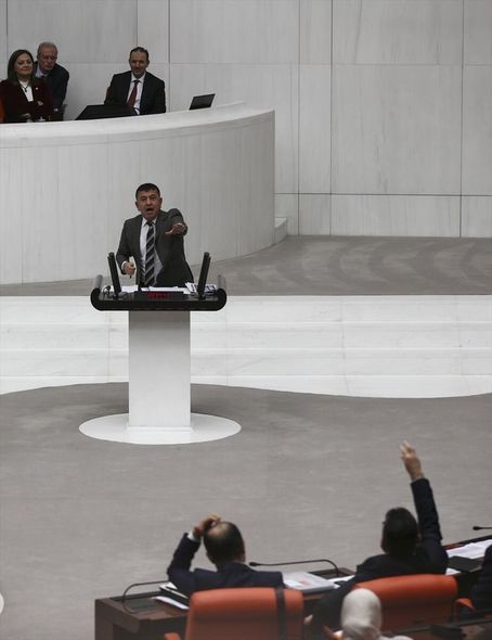Türkiyədə parlamentdə deputatlar arasında gərginlik - FOTO