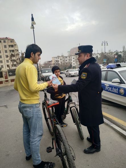 Yol polisi onları nəzarətə götürür