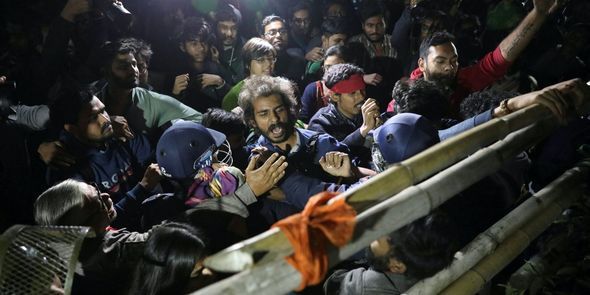 Hindistanda müsəlmanların etirazları davam edir: 25 ölü - FOTO