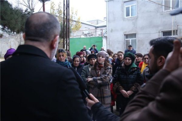 Rauf Arifoğlu imzatoplama kampaniyasında iştirak etdi: Küçədə qələbəlik yarandı - FOTOLAR