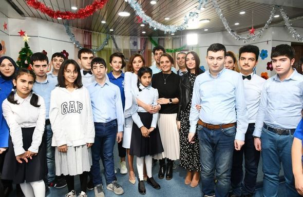 Mehriban Əliyeva autizm sindromlu uşaqlar üçün təşkil edilmiş şənlikdə iştirak edib - FOTO