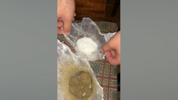 Bakıda narkotik maddələrin satışı ilə məşğul olan “məhbəs dostlar”ı saxlanıldı - FOTO