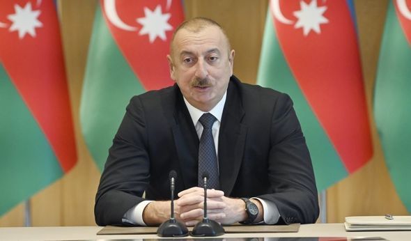 İlham Əliyevin yanında 2019-cu ilin yekunlarına həsr olunmuş müşavirə keçirilib - YENİLƏNİB + FOTO