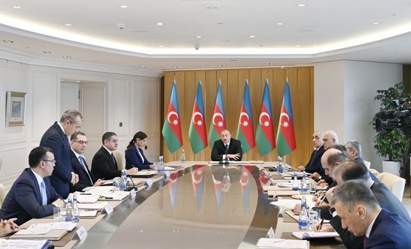 İlham Əliyevin yanında 2019-cu ilin yekunlarına həsr olunmuş müşavirə keçirilib - YENİLƏNİB + FOTO