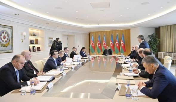 İlham Əliyevin yanında 2019-cu ilin yekunlarına həsr olunmuş müşavirə keçirilib - YENİLƏNİB + FOTO