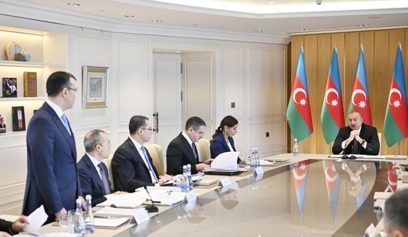 İlham Əliyevin yanında 2019-cu ilin yekunlarına həsr olunmuş müşavirə keçirilib - YENİLƏNİB + FOTO