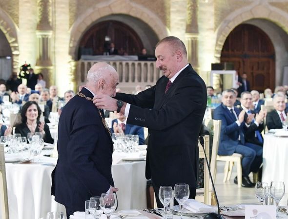 İlham Əliyev və Mehriban Əliyeva Xoşbəxt Yusifzadənin 90 illik yubiley mərasimində
