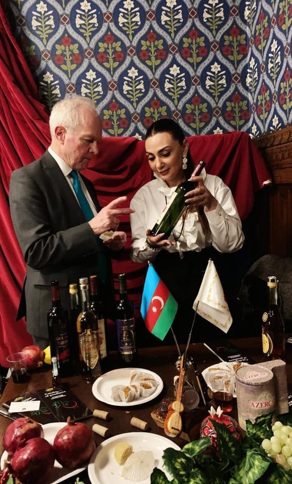 Günel Məmmədhəsənova "Made in Azerbaijan" brendini Londonda təqdim etdi - Fotolar