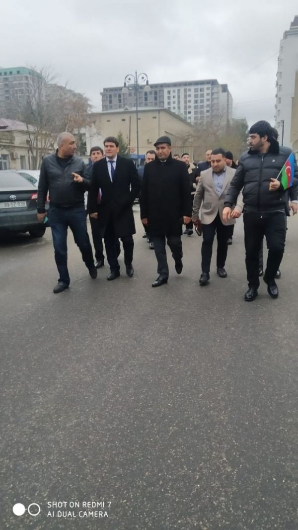 Güloğlan Cabbarov seçicilərlə görüşü Qarabağ küçəsindən başladı-FOTO