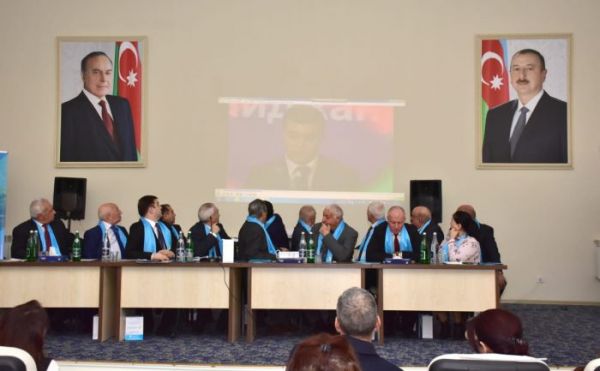 Emin Hacıyevin seçicilərlə görüşündə izdiham yaşanıb- FOTOLAR