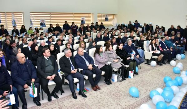 Emin Hacıyevin seçicilərlə görüşündə izdiham yaşanıb- FOTOLAR