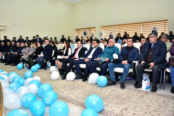 Emin Hacıyevin seçicilərlə görüşündə izdiham yaşanıb- FOTOLAR