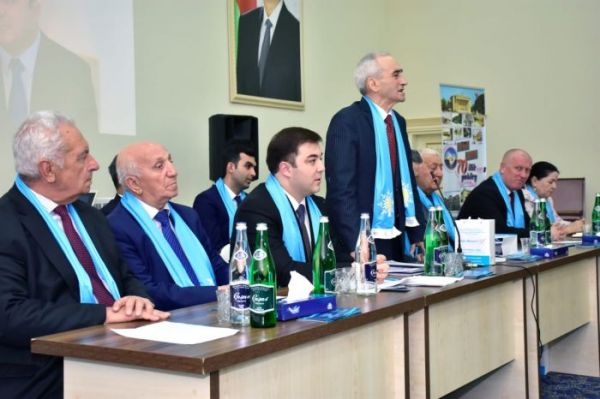 Emin Hacıyevin seçicilərlə görüşündə izdiham yaşanıb- FOTOLAR