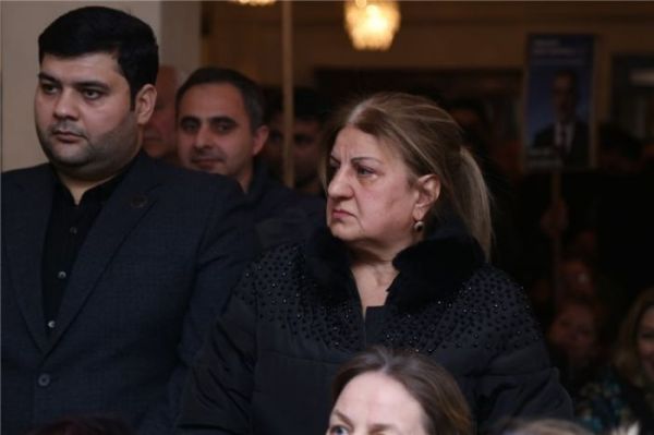 Qusarlı Rauf, təxribatçı qadınlar, indi də lax yumurta: İqbal Ağazadənin seçki taktikası zənginləşir