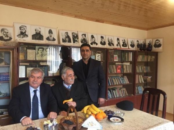 Sabir Rüstəmxanlı şəhid ailəsinə baş çəkdi