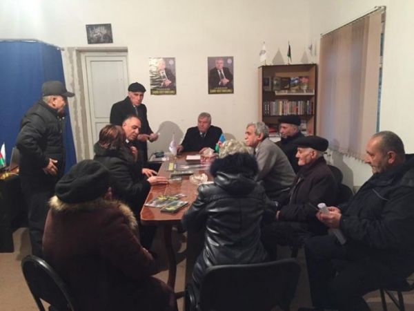 Sabir Rüstəmxanlı şəhid ailəsinə baş çəkdi