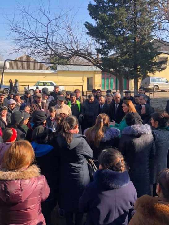 Qənirə Paşayeva Dönük Qırıqlı kəndində seçicilərlə görüşüb - FOTOLAR