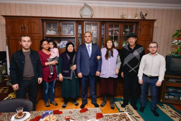 Kamaləddin Qafarov əlil seçicilərin ailələrilə görüşdə - FOTO