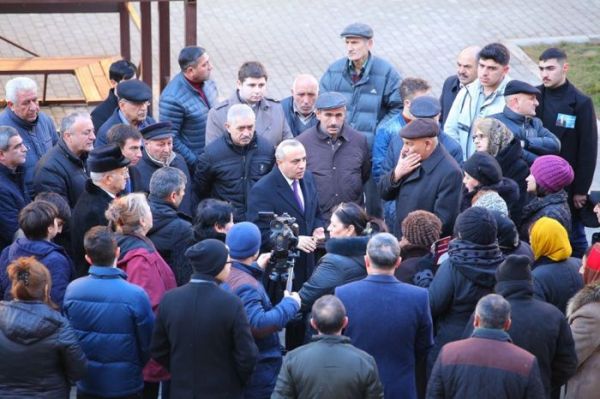 Azay Quliyev seçicilərlə görüşüb