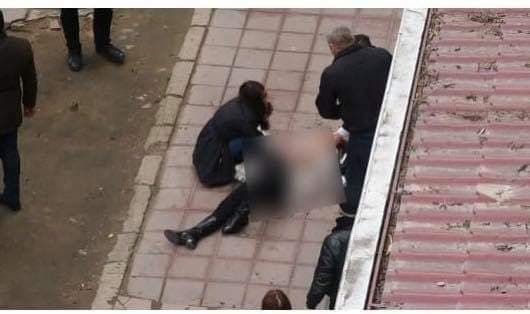 Bakıda sabiq icra başçısının oğlu arvadının boğazını kəsdi