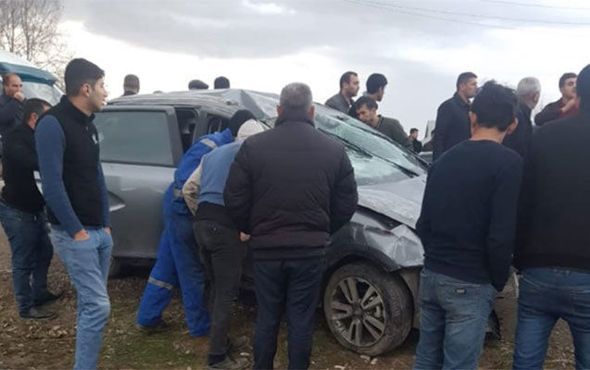 Azərbaycanda divara çırpılan maşın piyadanın üstünə aşdı - FOTO