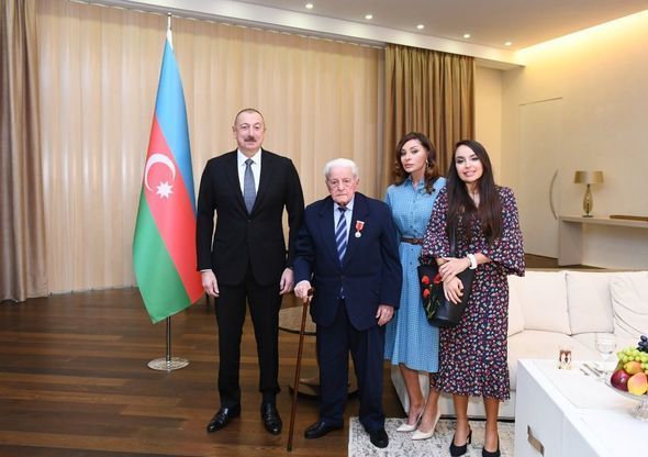 İlham Əliyev və Mehriban Əliyeva Xalq artisti ilə görüşdü - FOTO