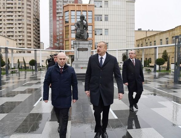 İlham Əliyev Şah İsmayıl Xətainin heykəlinin köçürüldüyü yeni salınmış parkda - FOTO