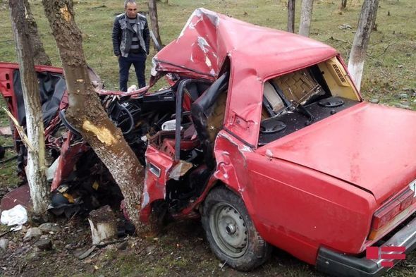İsmayıllıda minik avtomobili yük maşını ilə toqquşub, ölənlər və yaralananlar var - FOTO