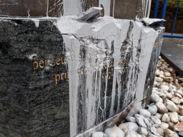 Natavanın Belçikadakı abidəsinə qarşı vandalizim