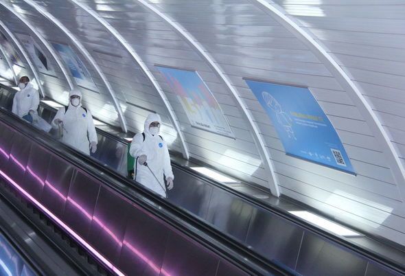 Bakı Metropoliteni COVID-19-la bağlı sərnişinlərə müraciət etdi - FOTO