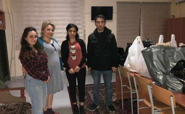 Rektordan bayram təşəbbüsü: onlara sovqat aparıldı