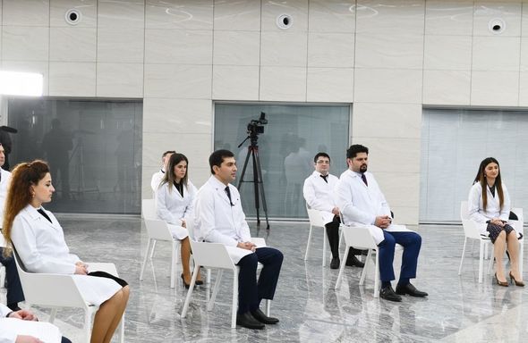 İlham Əliyev və Mehriban Əliyeva Bakıda tibb müəssisəsinin açılışında - FOTO