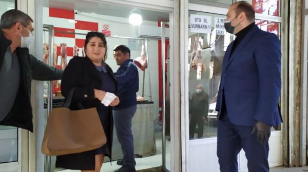 Səbailin icra başçısı qapı-qapı insanları marifləndirir